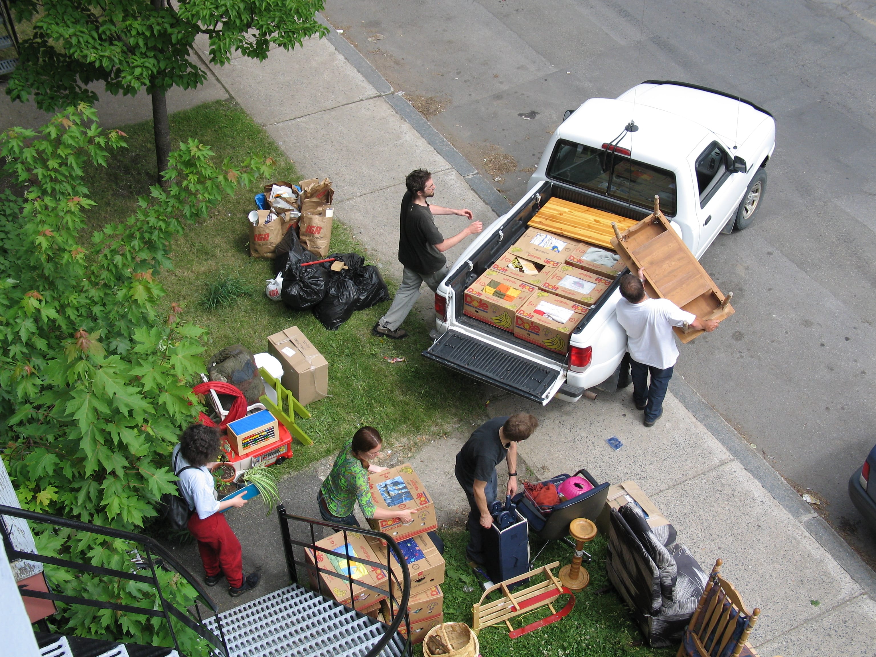 Moving companies can take the stress out of back to school moves.